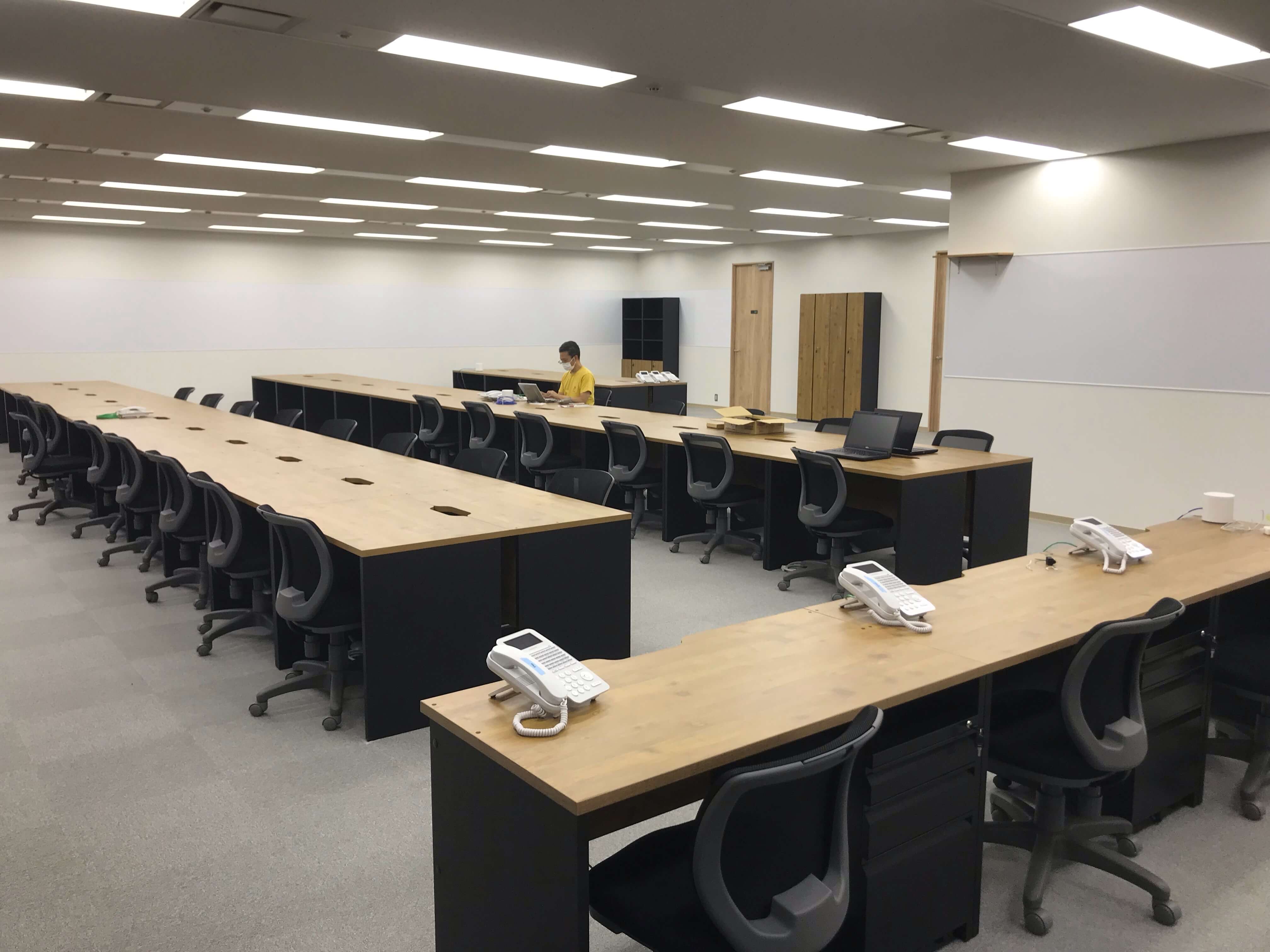 おしゃれな事務所を新装工事させていただきました。